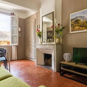 triplex-apartment-with-furnished-rooftop-terrace-in-the.aixenprovencehotels.org/