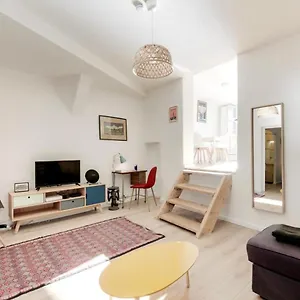 air-conditioned-apartment-with-a-small-furnished.aixenprovencehotels.org/